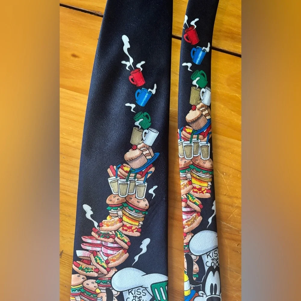 Disney Unlimited Kiss the Cook Goofy Tie - Picture 3 of 6